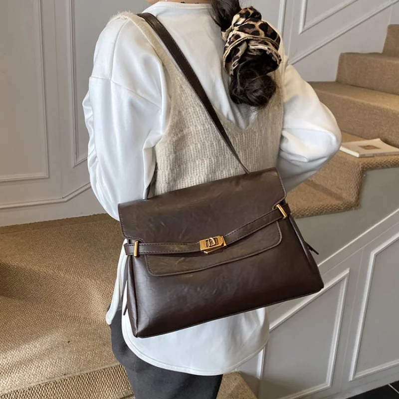 

Элегантная дизайнерская сумка-кроссбоди в парижском стиле, из высококачественной кожи, для повседневного использования.