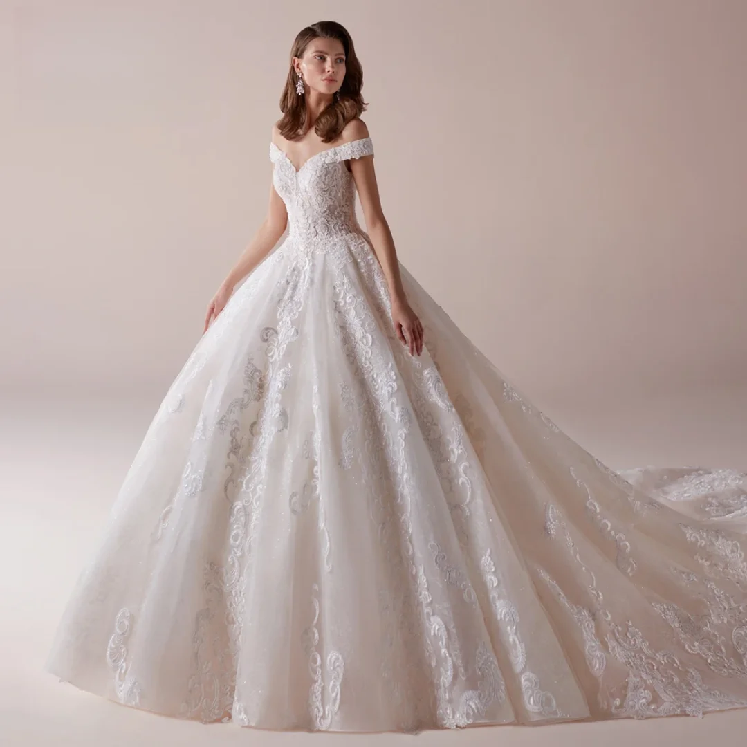 Customized Exquisite Boat Neck Lace Ball Gown Wedding Dresses Elegant Appliques Beaded Chapel Train Vintage Princess Bridal Gown
