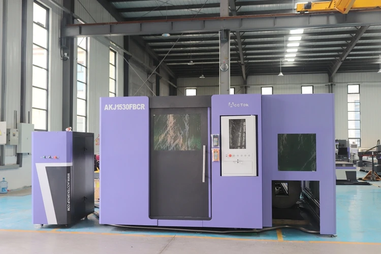 1000W 2000W 3000W โลหะสแตนเลสเครื่องตัดแผ่นและหลอด Cnc เครื่องตัดไฟเบอร์เลเซอร์ราคา