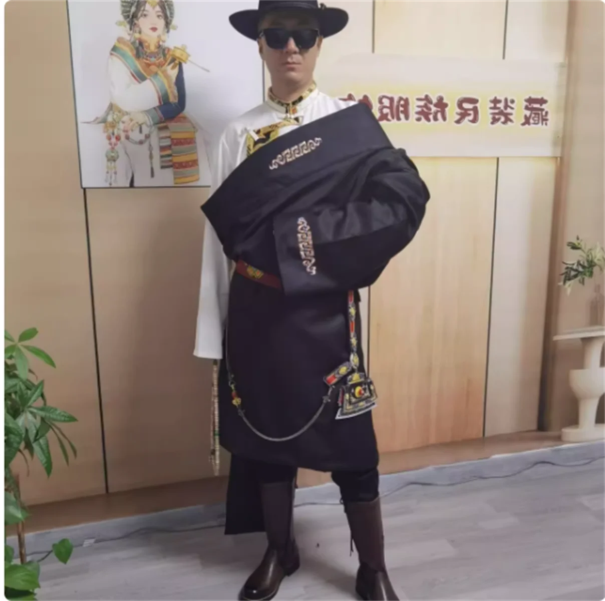 

New men's stage wear embroidered Tibetan robe