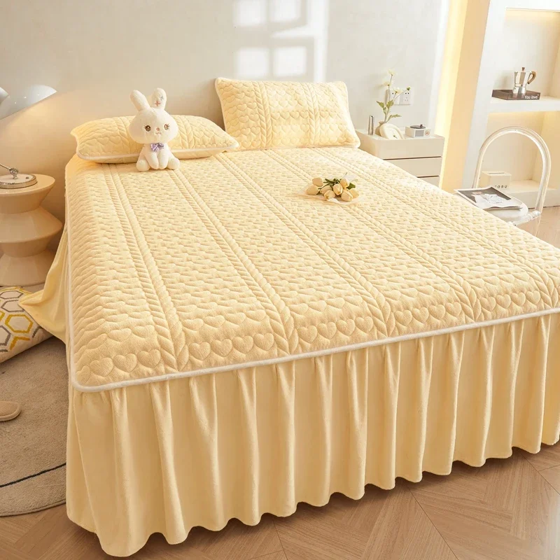 Simple wind thickened milk fleece bed skirt three-piece set warm in autumn and winter solid color fleece non-slip bed cover