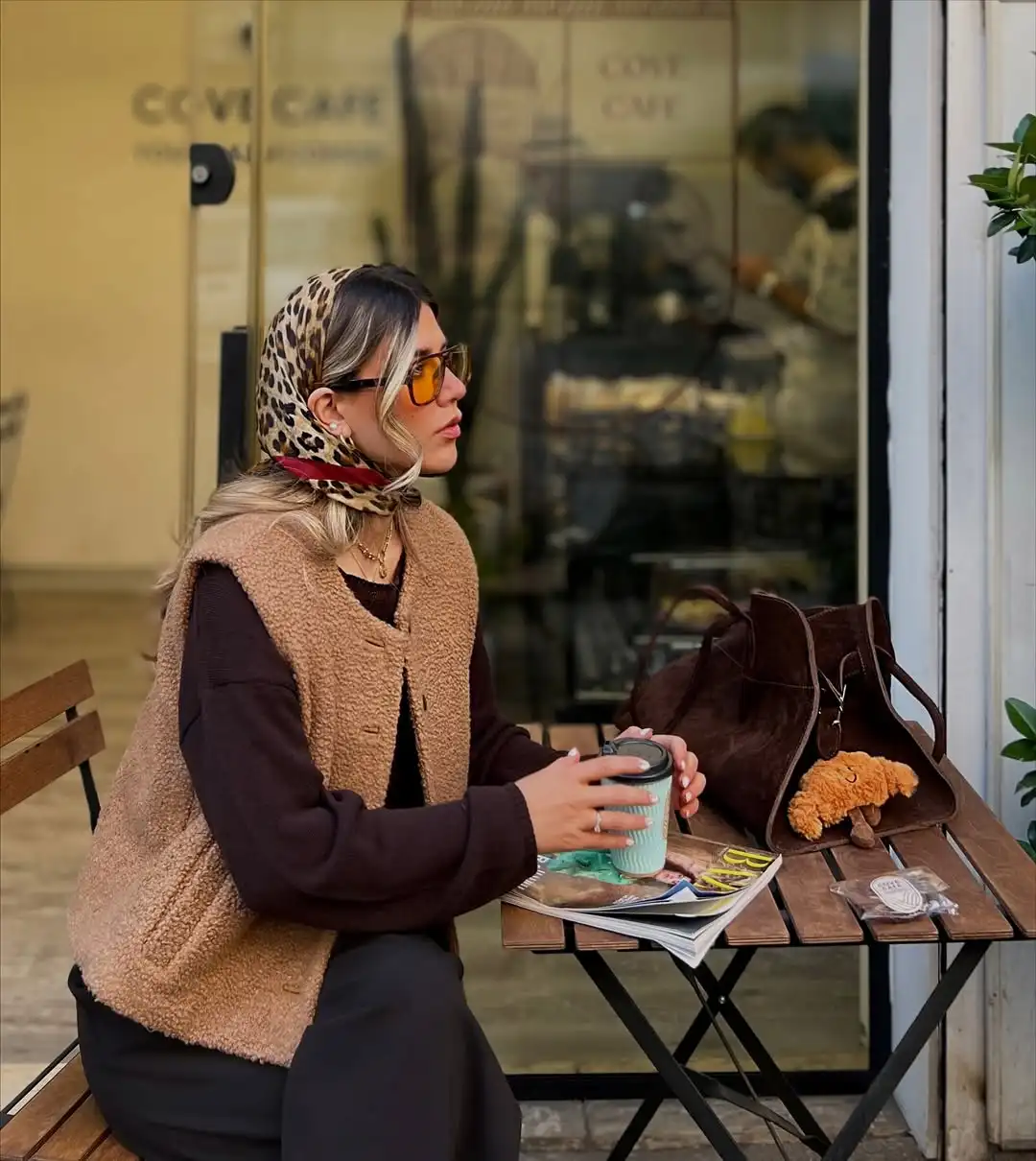 レディースファッション ブラウン ラムウールベスト シック ノースリーブ ラウンドネック シングルブレスト ルーズコート 2025 女性 冬 デイリー シック ストリートウェア