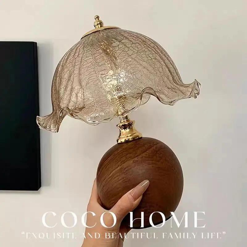 

French antique style desk lamp bedroom bedside atmosphere lamp light luxury high-end feeling creative mushroom decoration lamp