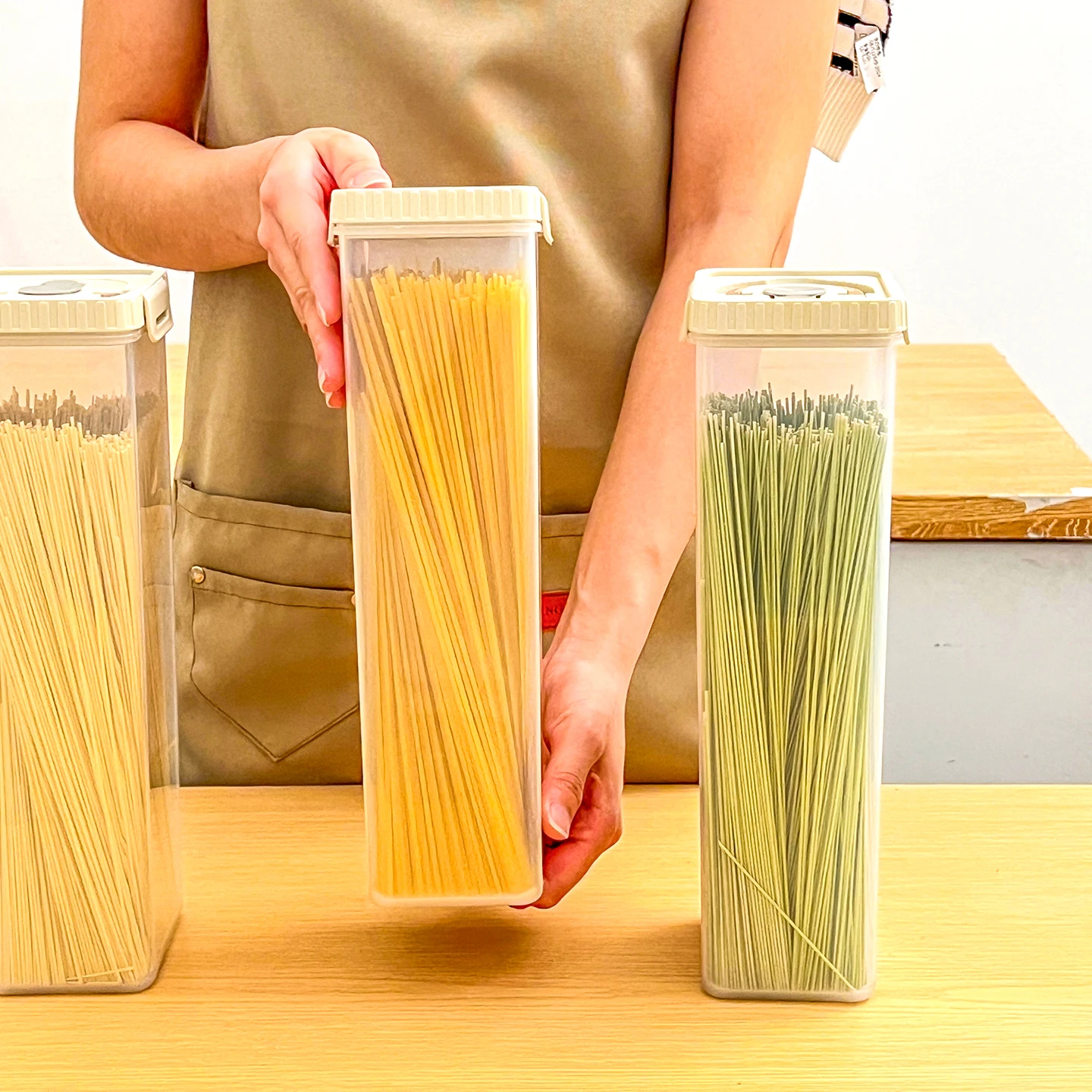 Noodles Sealed Storage Box With Handle Moisture-Proof Airtight Pasta Food Storage Container Kitchen Plastic Fresh-keeping Box view 3
