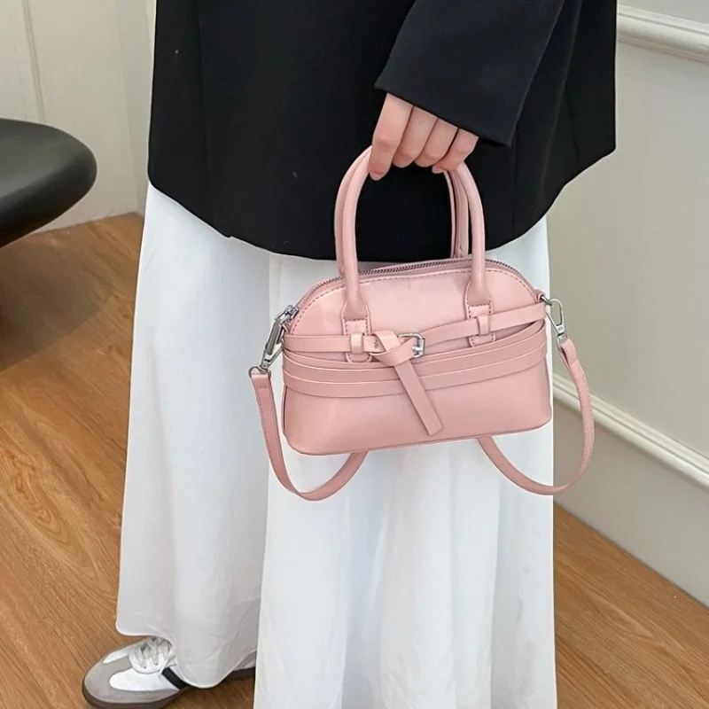 

Fashionable Leather Women's Messenger Bag Luxury Brand Classic Elegant Stylish Hardware Trendy Commuter Daily Vintage Bag​