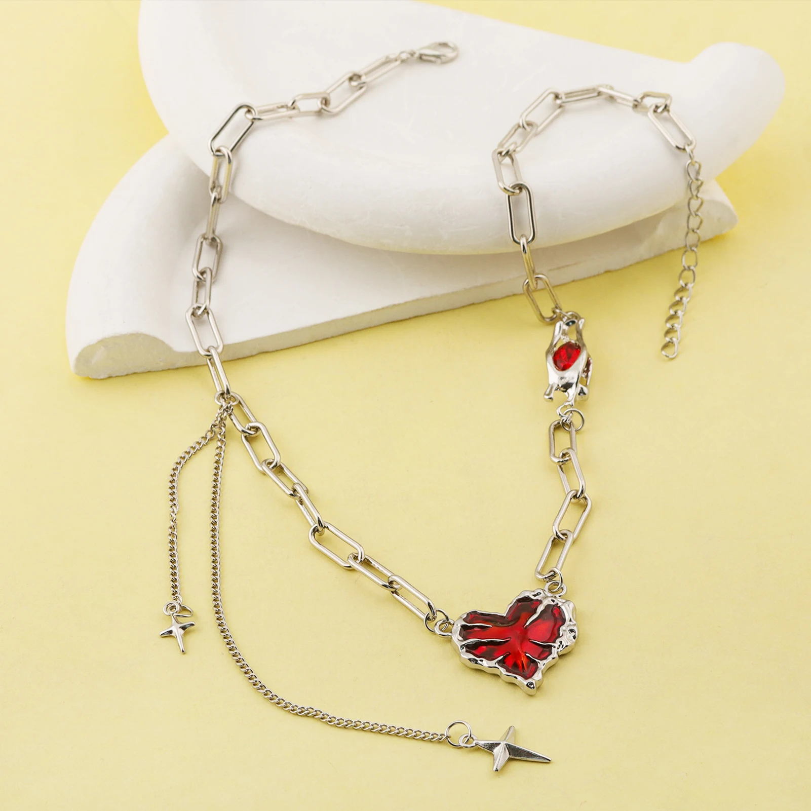 Gothic Red Thorn Heart Necklace for Women Star Tassel Choker Punk Hip Hop Clavicle Chain Jewelry for Daily Party Halloween Gift