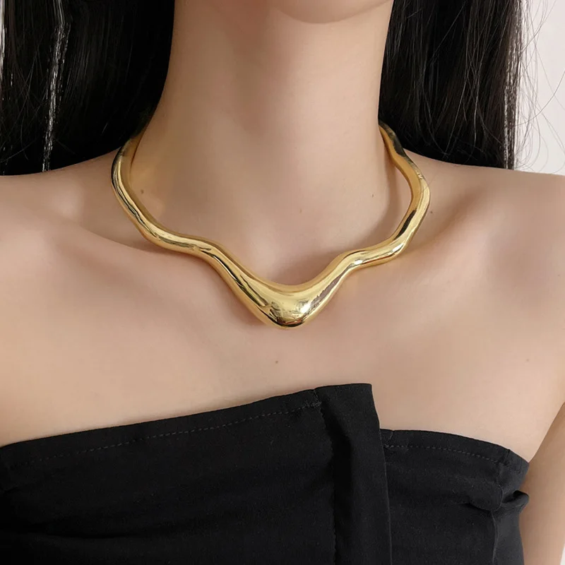

Luxury Retro Titanium Necklace European And American Fashion Irregular Wave Design Personality Jewelry Accessory