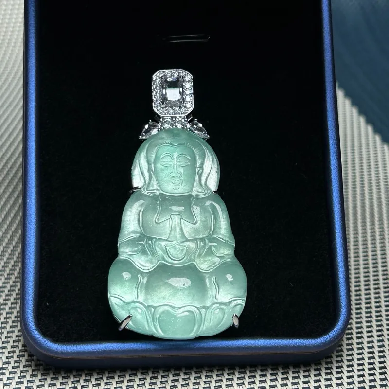 

Natural High-ice Quartz Rock Exquisite Guanyin Pendant New Hand-polished Men's Pendant