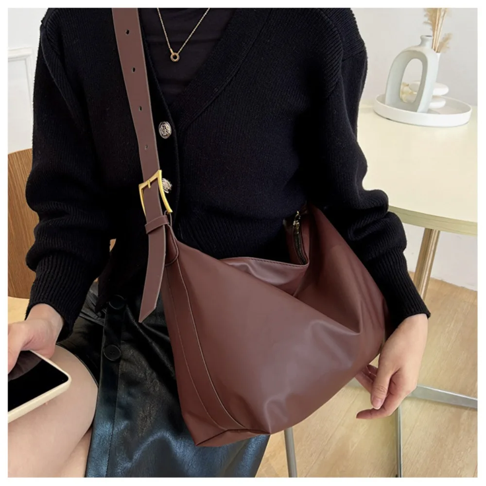 Large Capacity Shoulder Bag PU Leather Messenger Bag Commuting Casual Use Underarm Bag Trendy Bag Totes Handbag