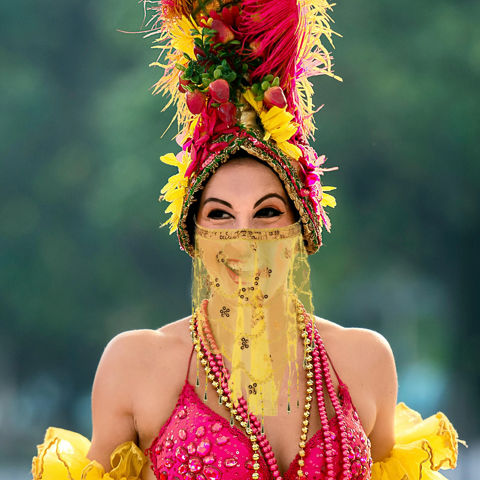 Belly Dancing Golden Bead Face Veil Elegant Half Mask for Cosplay Halloween Party Performance Accessory for Women