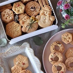 Cartoon Christmas Snowman Santa Claus Elk Cookie Cutters Biscuit Molds Fondant Press Stamp Embosser Xmas Cake Decoration Tools