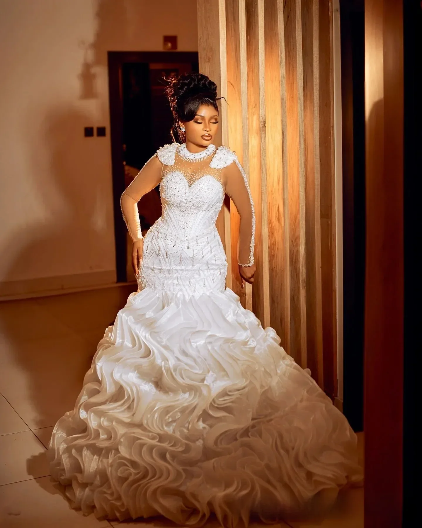 

Свадебные платья больших размеров на заказ для невесты: фасон «русалка», прозрачный вырез, длинные рукава, бисер, кружево, кристаллы, рюши, вышивка бисером