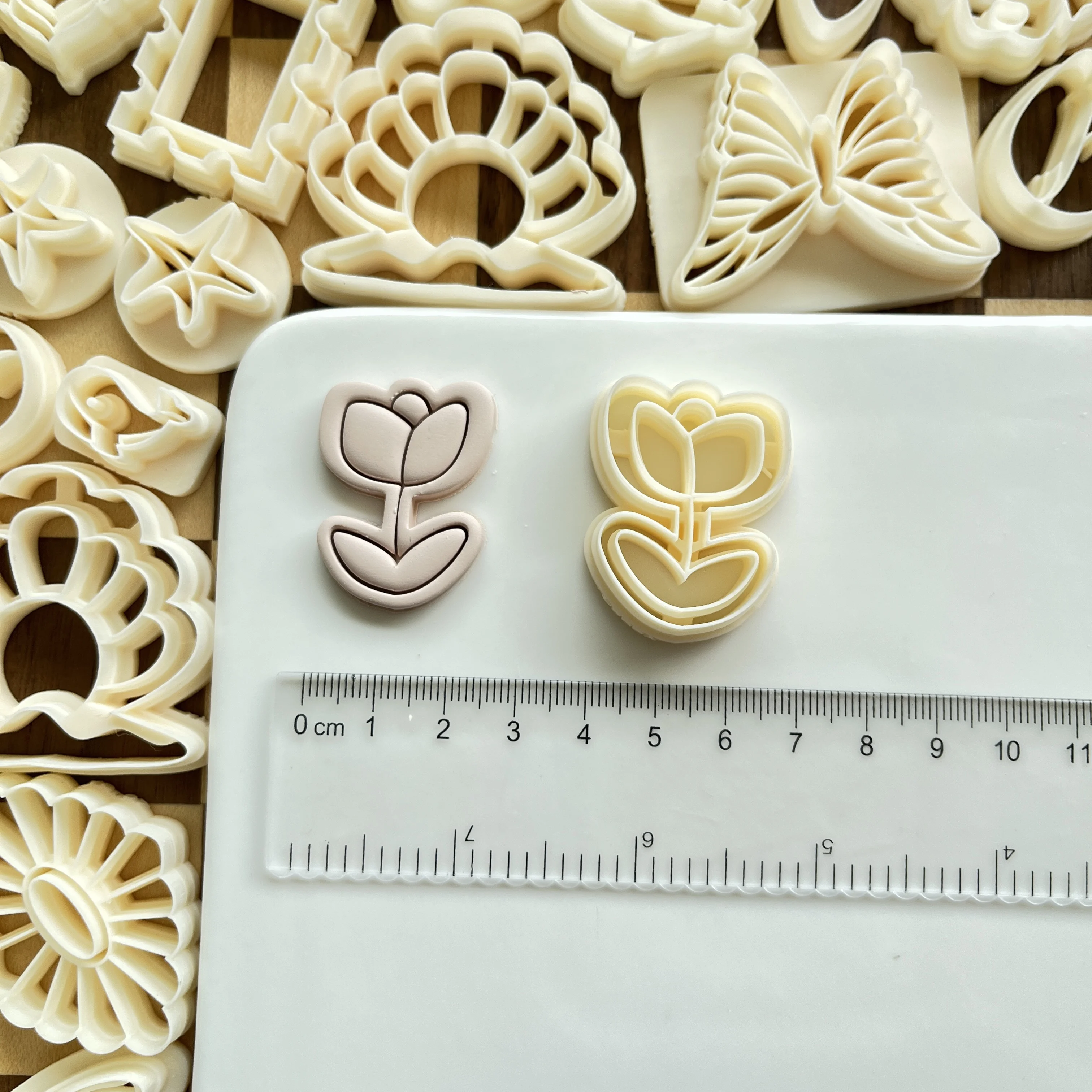 Große Tulpen blume geformte weiche Keramik Tonform Schneiden Ton Schneid formen für DIY Ohrringe Schmuck herstellung – Detail 3