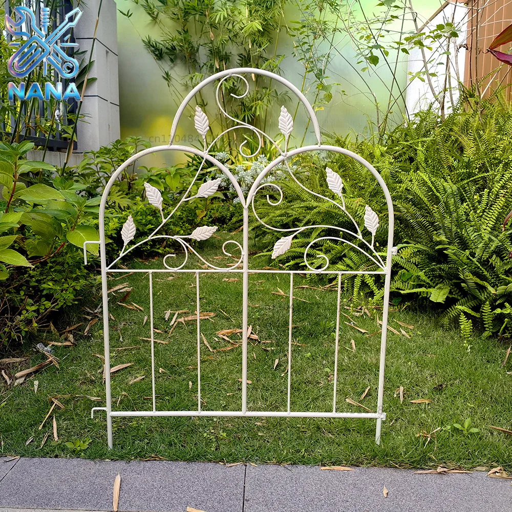 Iron Garden Fence Panel Decorative Metal Screen for Outdoor Courtyard Flower Bed Border Pet Dog Playpen Rustic Garden Fencing