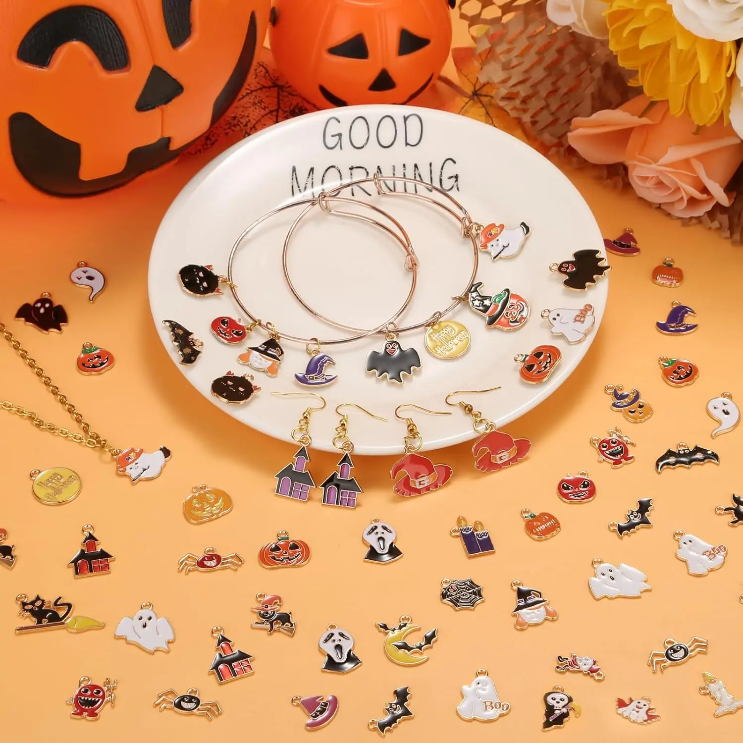30 Stück Mini-Halloween-Anhänger aus Gold mit Emaille für Schmuckherstellung von Ohrringen, Armbändern und Halsketten – Detail 4