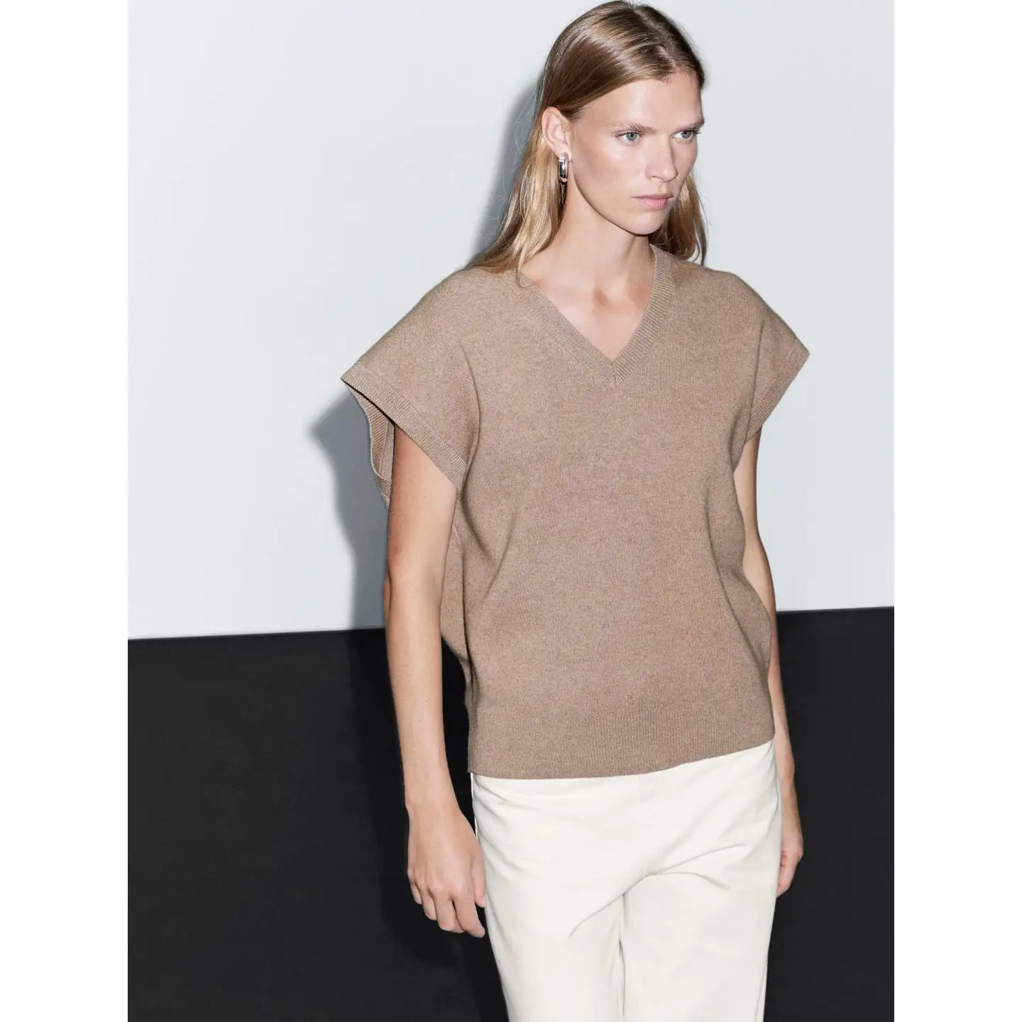 

Early Autumn Knitted Vest Simple V-Ne Leisurely Sle Ele Aosphere Svel Women's Faion Trendy Dr