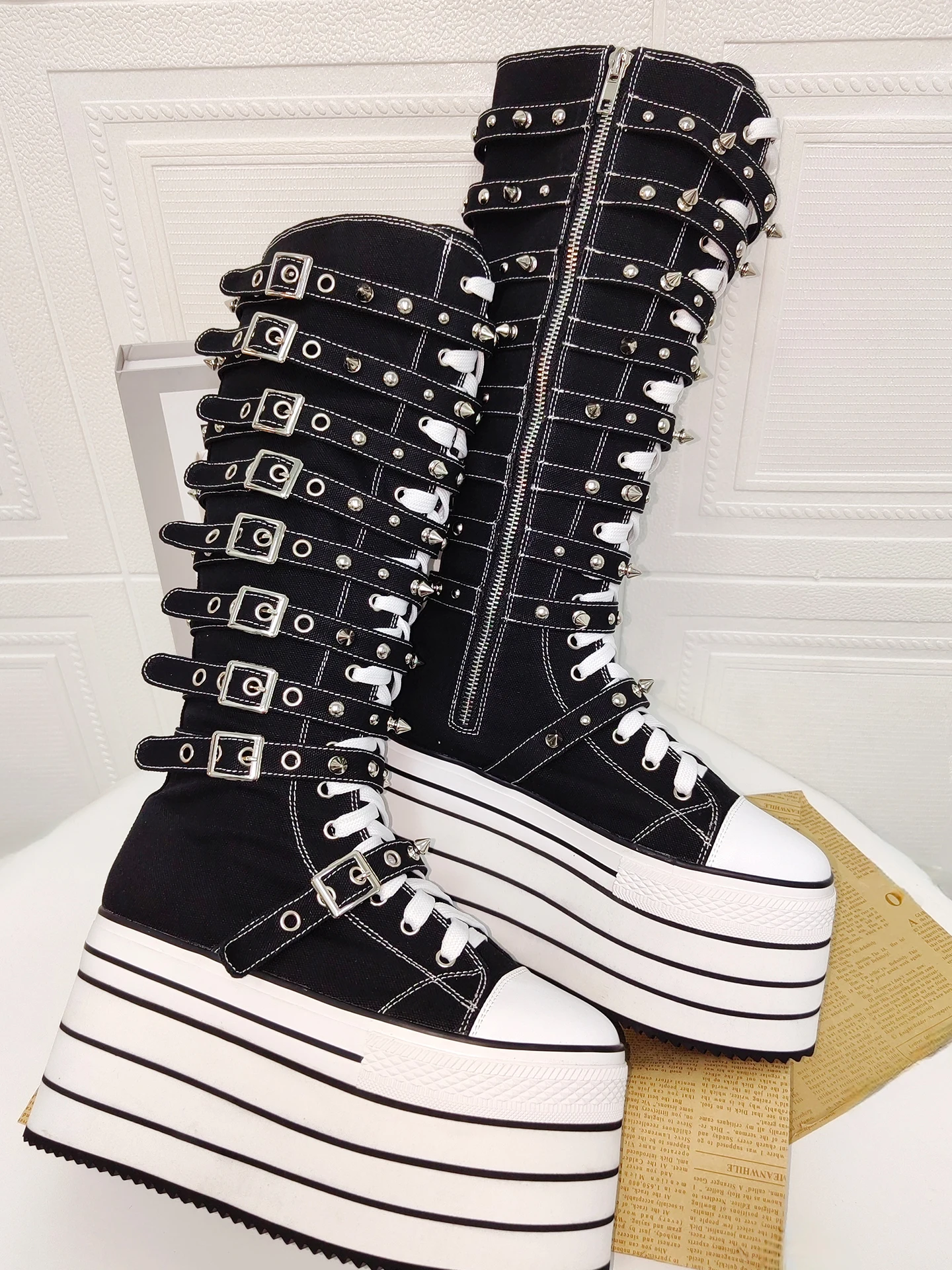 2025 New Product Classic Gothic Punk Boots Sponge Cake Layered Bottom Canvas Strap High End Boots Sweet Girl Boots