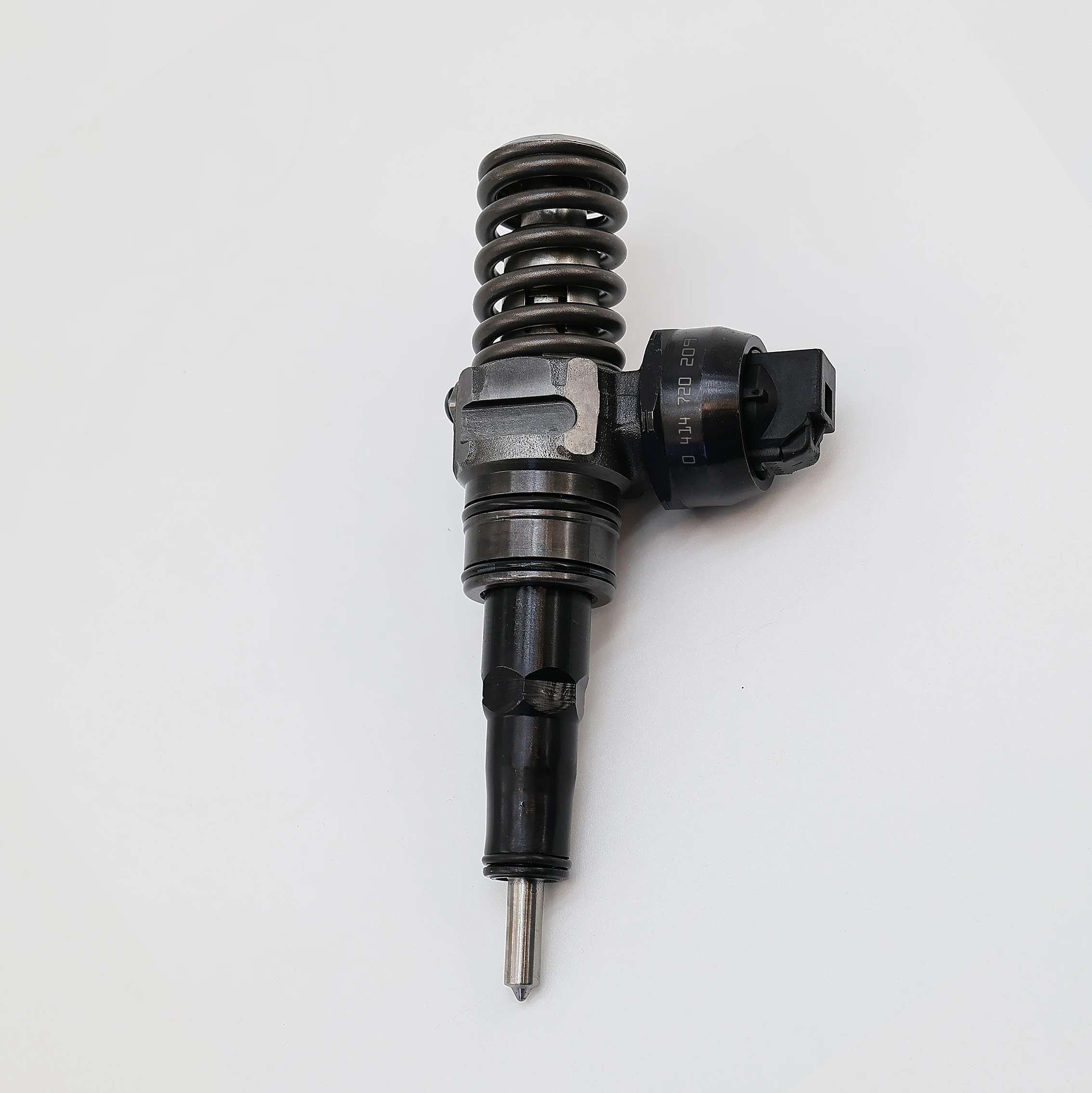 

4pcs/lot High quality Diesel Engine Injector 0414720209 rebuilt Diesel Fuel Common Rail Injector 0414720209