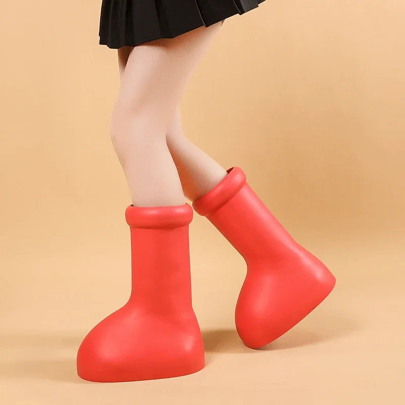 2024 NewRed Boots Astroboy Damen und Herren Sarah Snyder Rote Regenstiefel Dicker Boden Große runde Zehen Flache Slip-OnCartoonBoots Geschenk