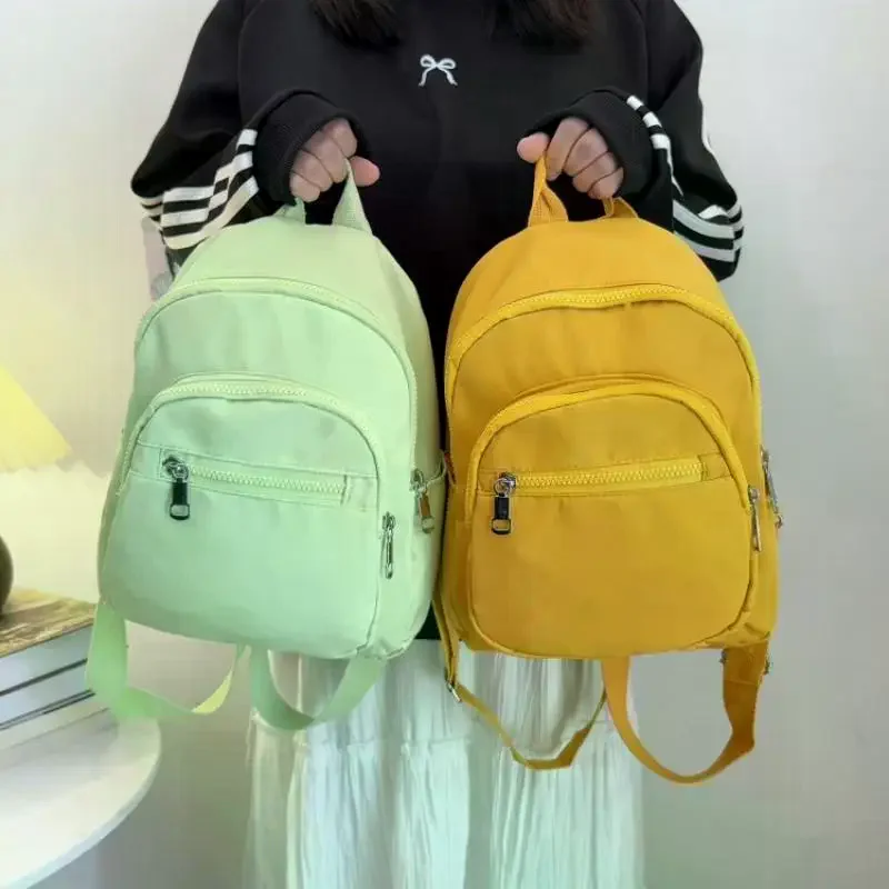 حقيبة ظهر نسائية صغيرة الحجم بتصميم عصري وخفيفة الوزن ومتعددة الجيوب للسفر #4