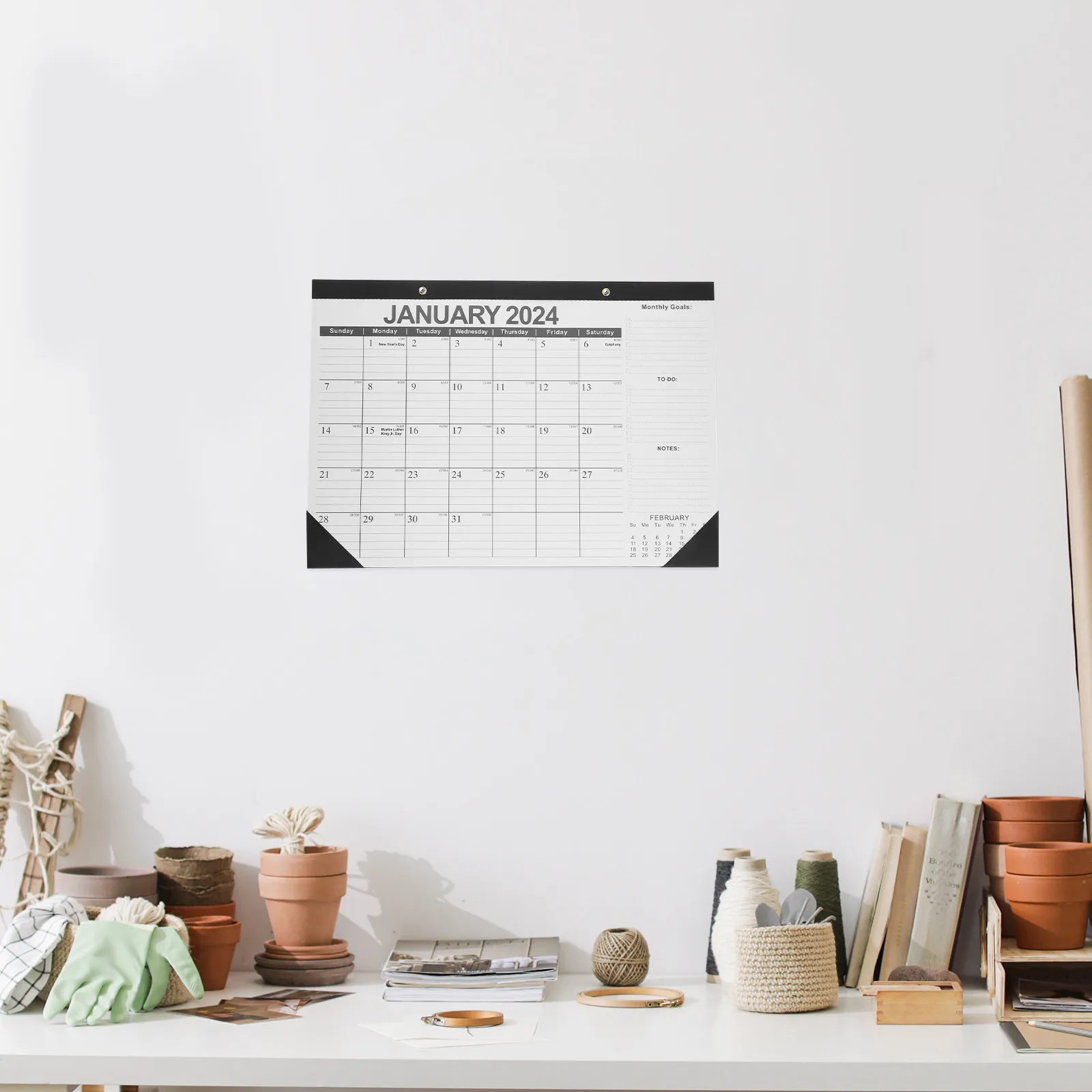 

Настенный календарь простого дизайна 2024-2025: Ежемесячный планировщик на английском языке с полями для записей, стильный декор для дома и офиса