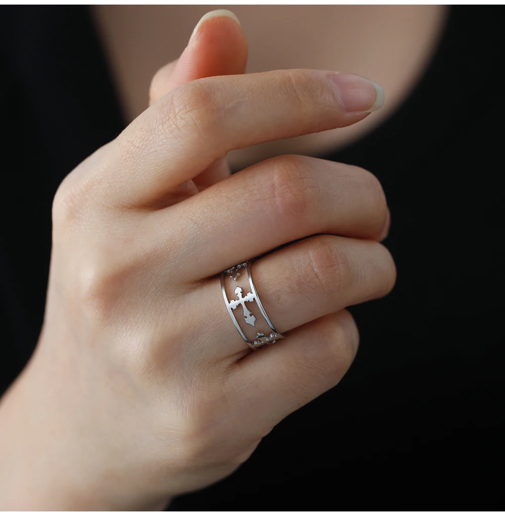 COOLTIME Modischer Kreuzring für Frauen, Edelstahl, Hip Hop, religiöse christliche Verlobung, Paarringe, Schmuck, Geschenk – Detail 12