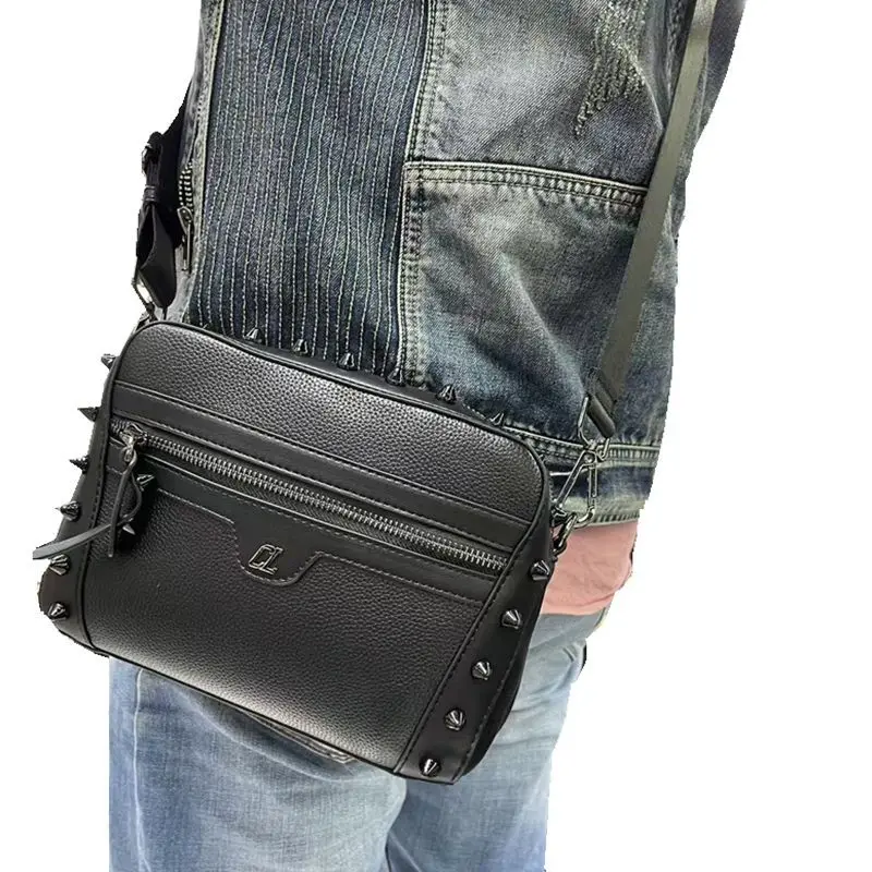 2025 Y3 PPCLEE حقيبة ساعي PU للرجال والنساء، حقيبة كروس ببرشام للتنقل في الهواء الطلق والملابس اليومية غير الرسمية #1