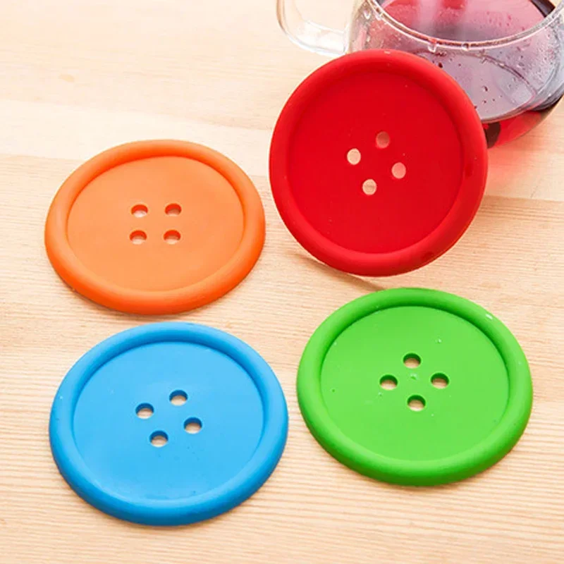 1PC Creative Home Heat-resistant Round Water Coaster Non-slip Insulation Pad Silicone Table Mat Simple Button Coaster Kitchen