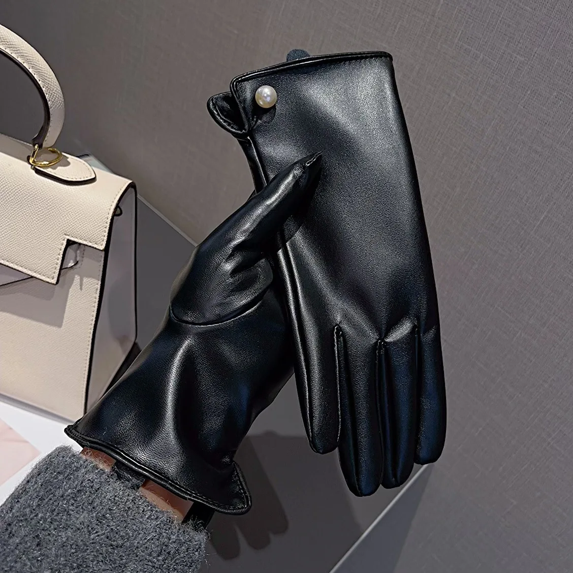 Xiaoxiangfeng Guanti da donna in pelle PU con touch screen completo a cinque dita in pelle proteica con borchie di diamanti cavi, velluto invernale