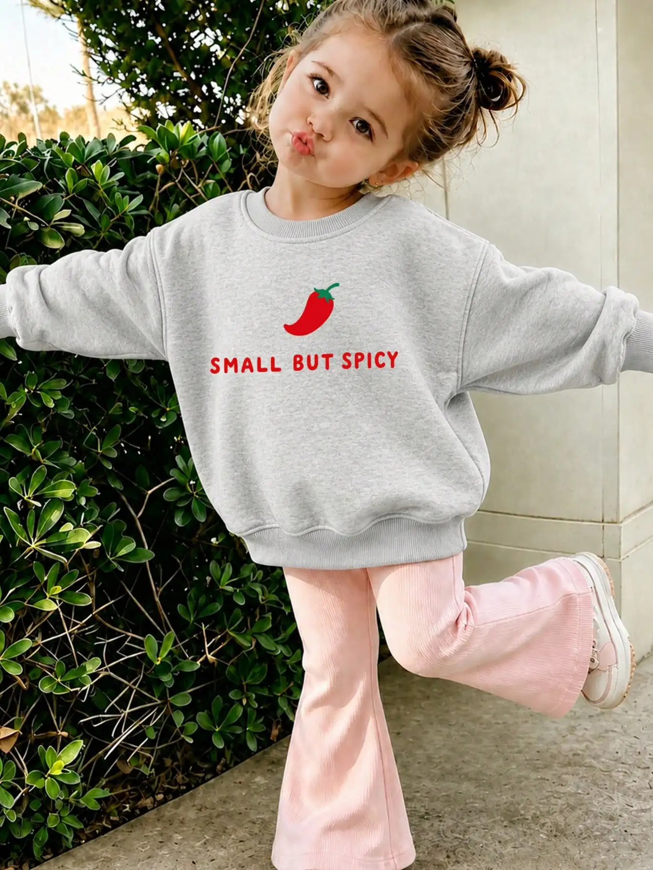 Young Girl Red Chili Letter Print Long-Sleeve Crewneck Sweatshirt, Student Casual Wear, Perfect For Girls Getting Ready To Play