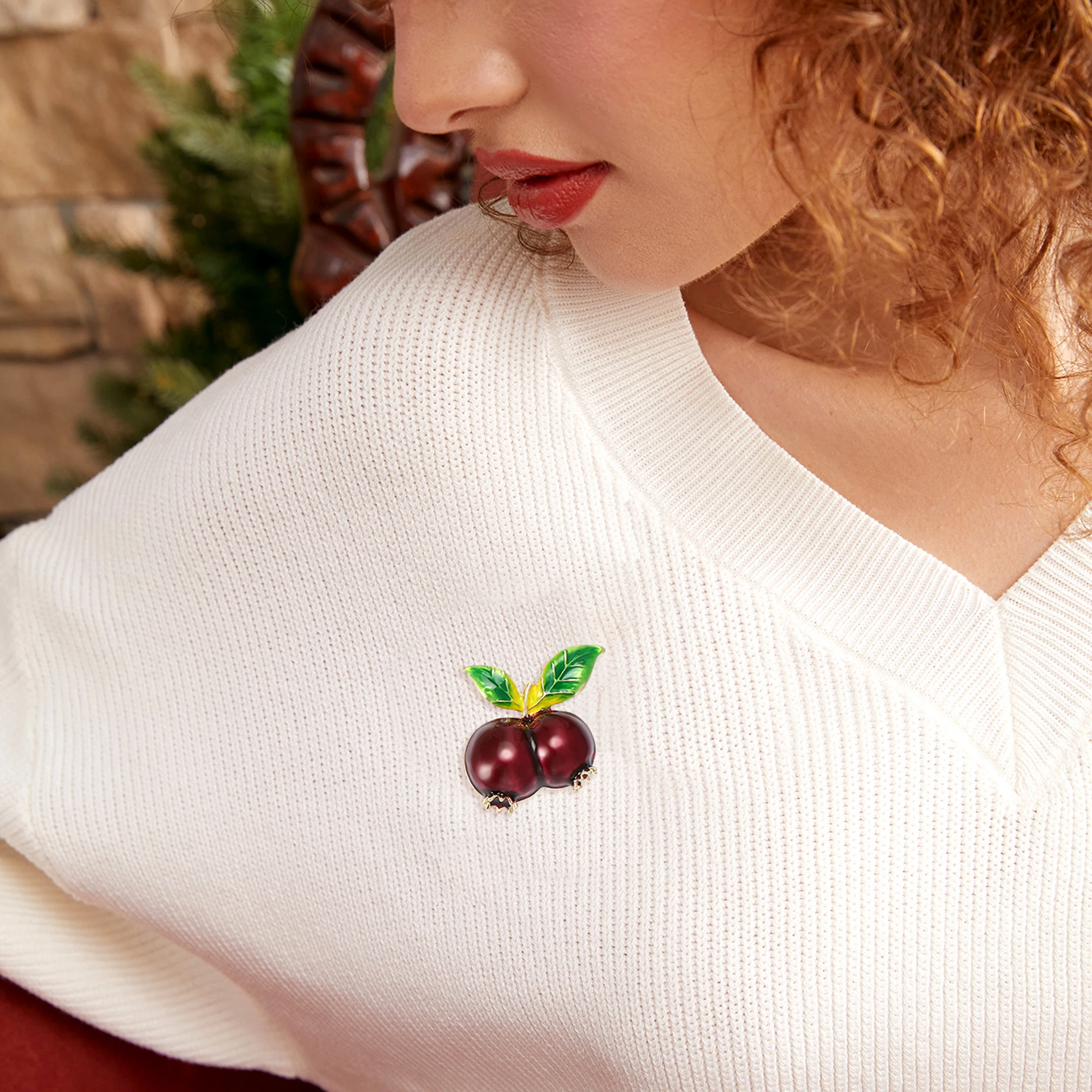 Beaut&Berry Classic Enamel Pomegranate Brooches for Women Unisex Fruit Pins Casual Party Jewelry Accessories Gifts Decoration