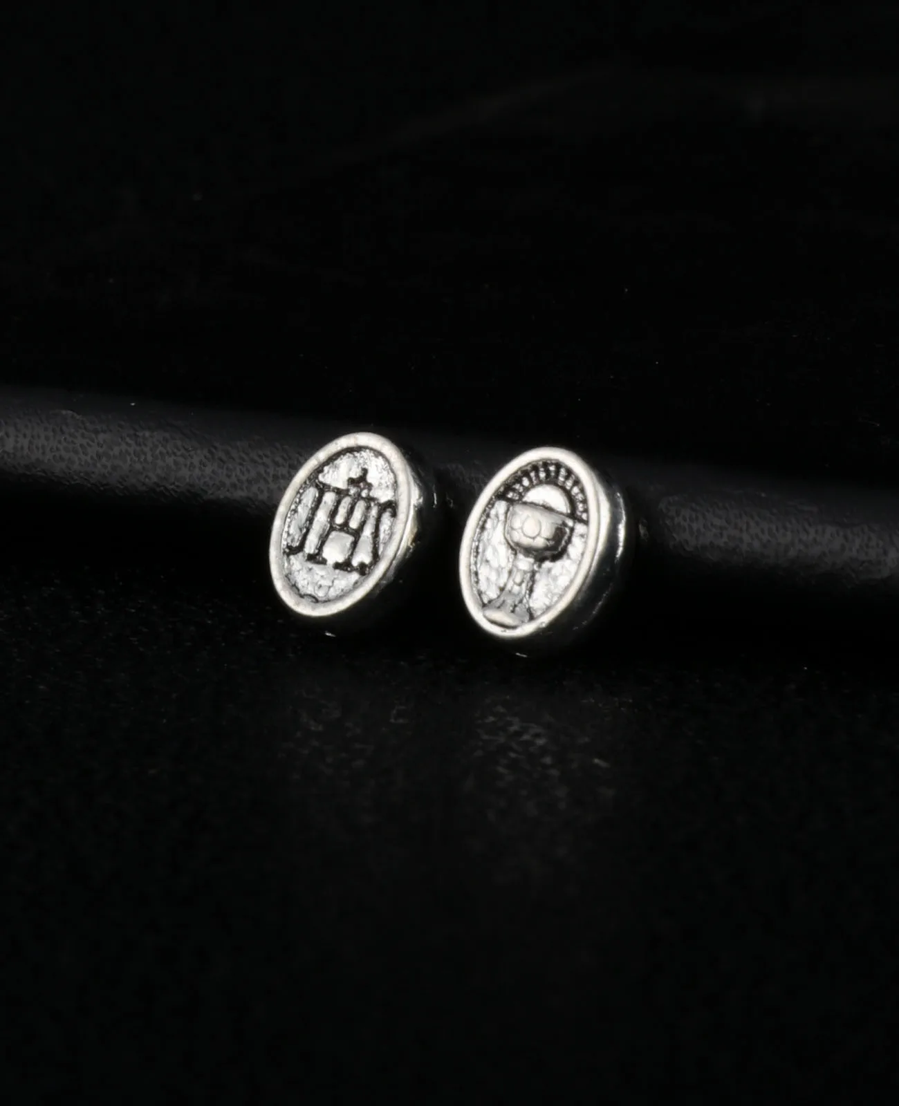 100 Stück Mini Heiliger Gral Eucharistie Kelch Perlen JHS Christogramm Lose Spacer Perlen für DIY Kommunion Taufe Schmuckherstellung Teile – Detail 2