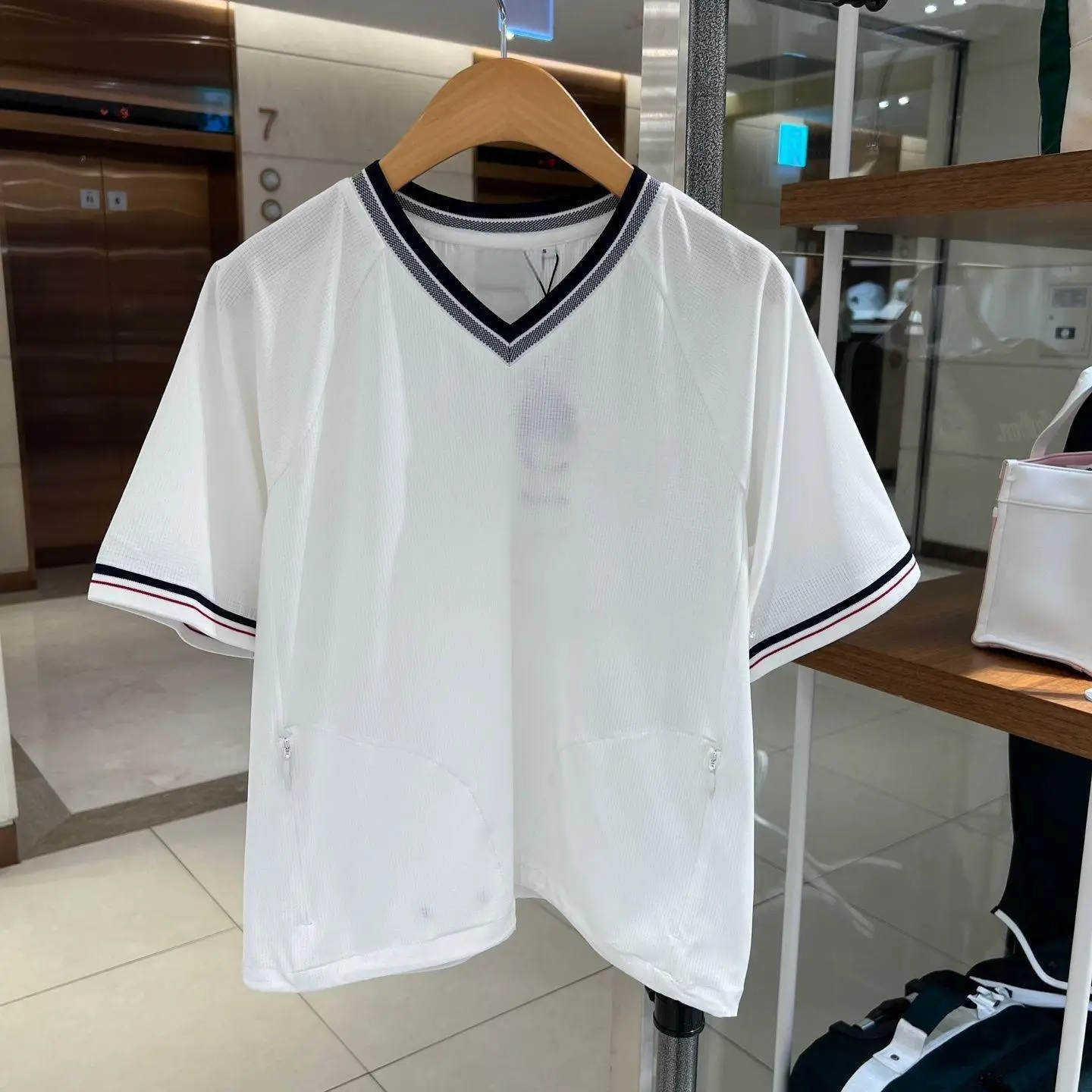 2026 New Women's Golf Apparel: Lightweight, V-Neck, Breathable, Cooling, Short-Sleeve Casual Top