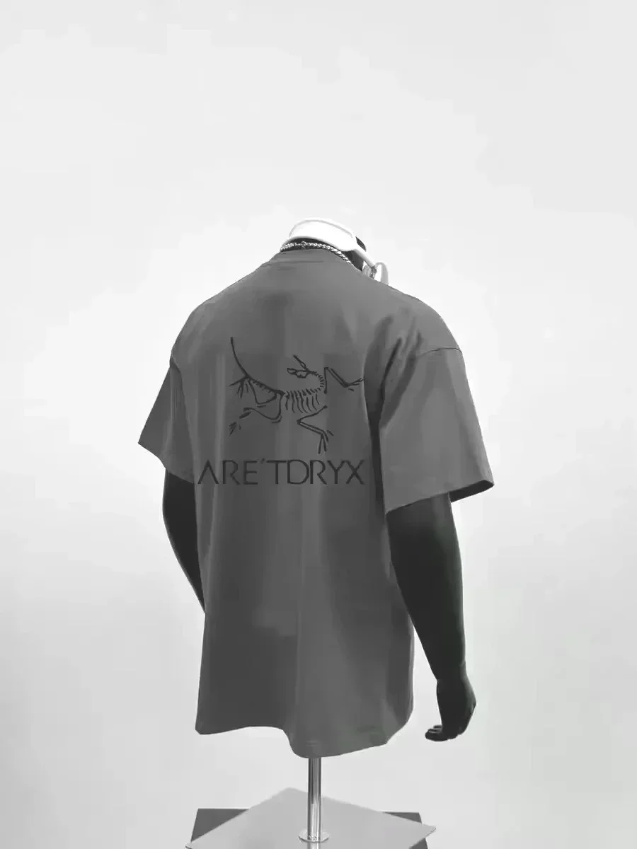__Camiseta minimalista para hombre, ropa informal con estampado de contraste de esqueleto, Top gris con cuello redondo, camiseta gráfica de verano__ - camiseta 2025 nueva