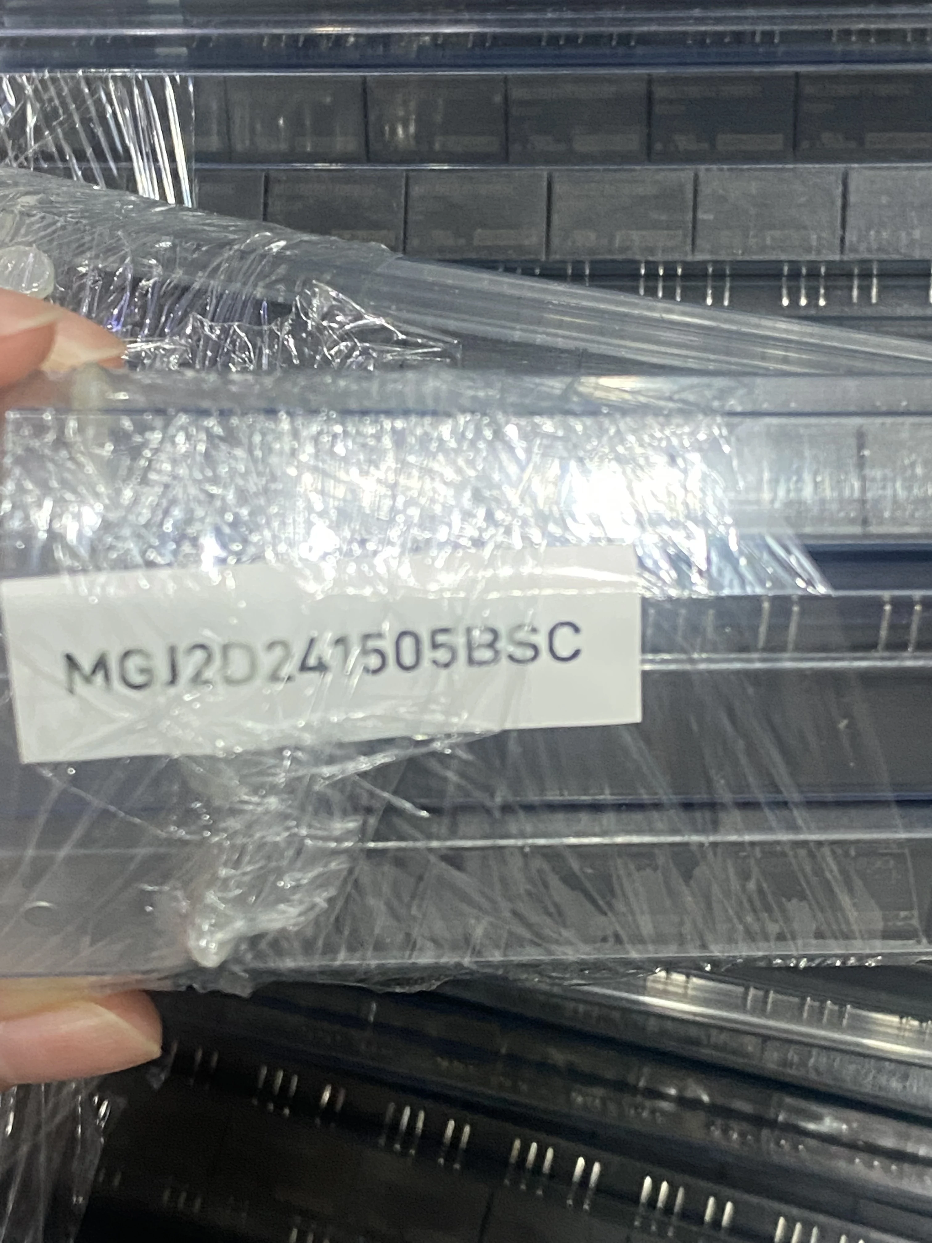 

2PCS MGJ2D241505BSC