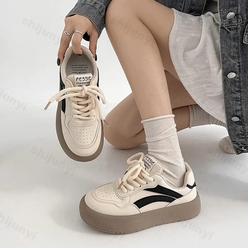 

Women's Vintage Low Top Thick Sole Casual Sports Shoes 2025 Autumn Concise Color Blocked Versatile Comfortable Platform Sneakers