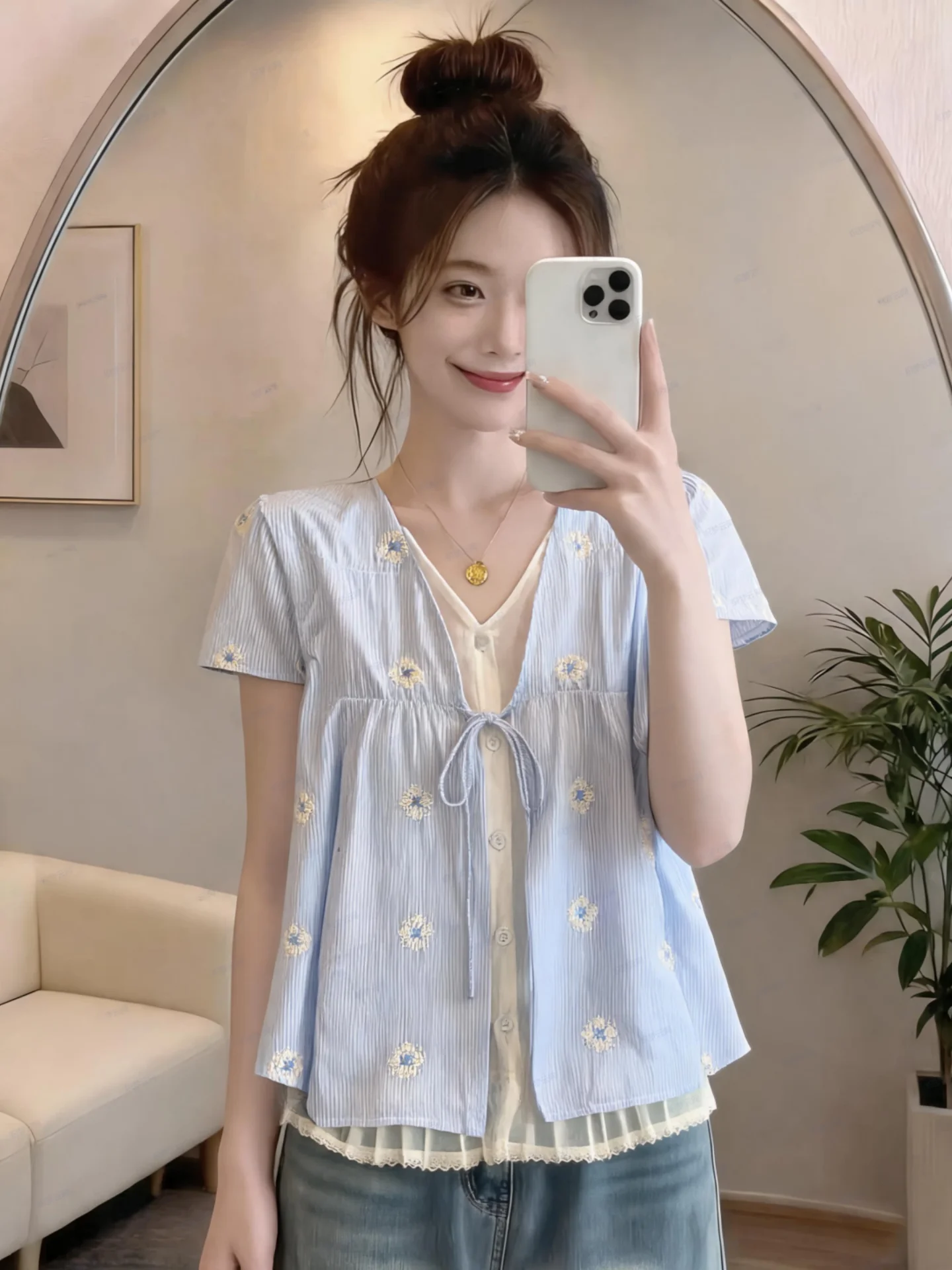 

Slimming V-Neck Short Sleeve Embroidered Shirt Women's Summer Fashion Korean Style Fake Two-Piece Floral Design Casual Top