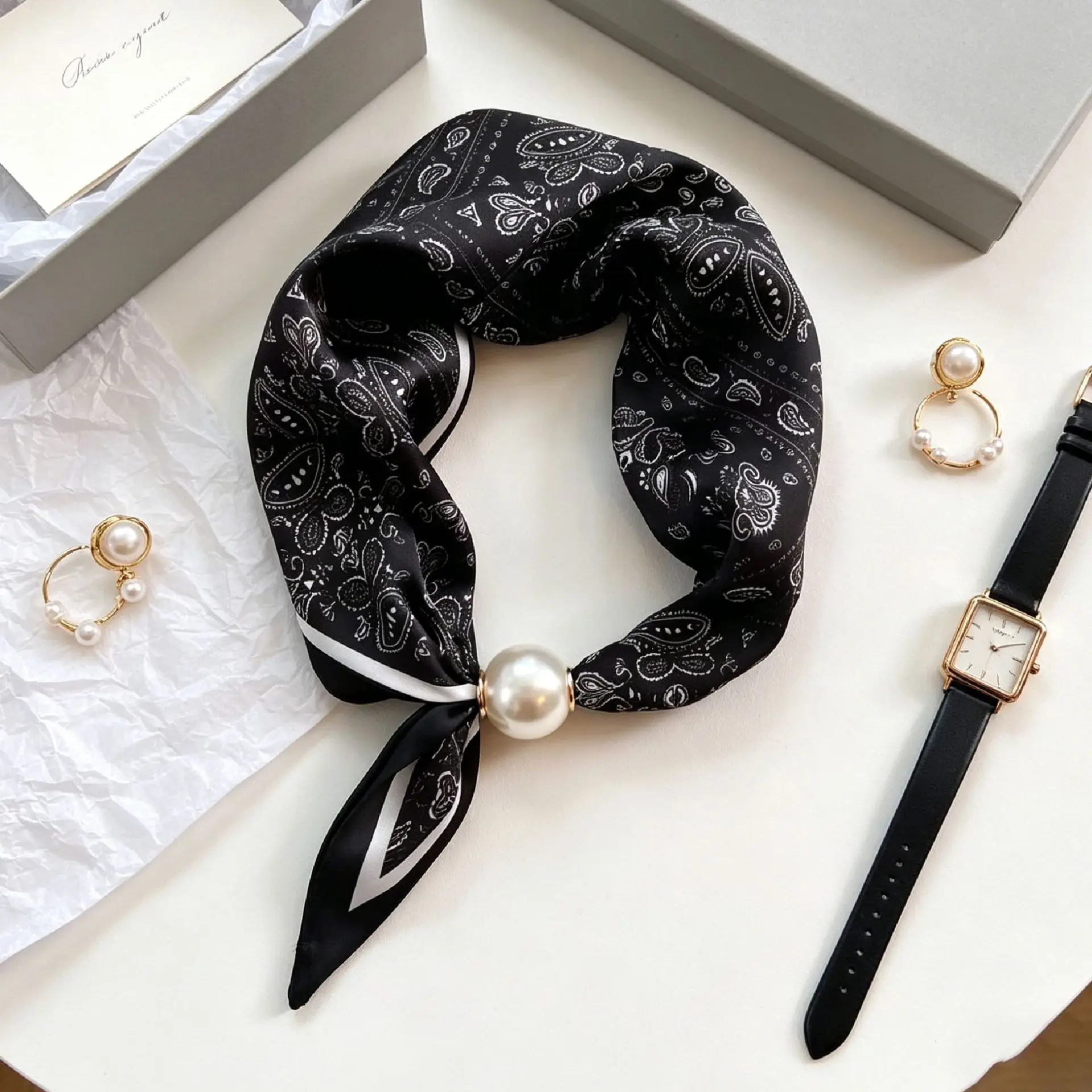 Luxuriöser dünner Sommer-Seidenschal für Damen mit Perlen, magnetischer Schnalle, eleganter Halstuch für Mädchen mit süßem Anhänger und Schlüsselbeinkette – Detail 19