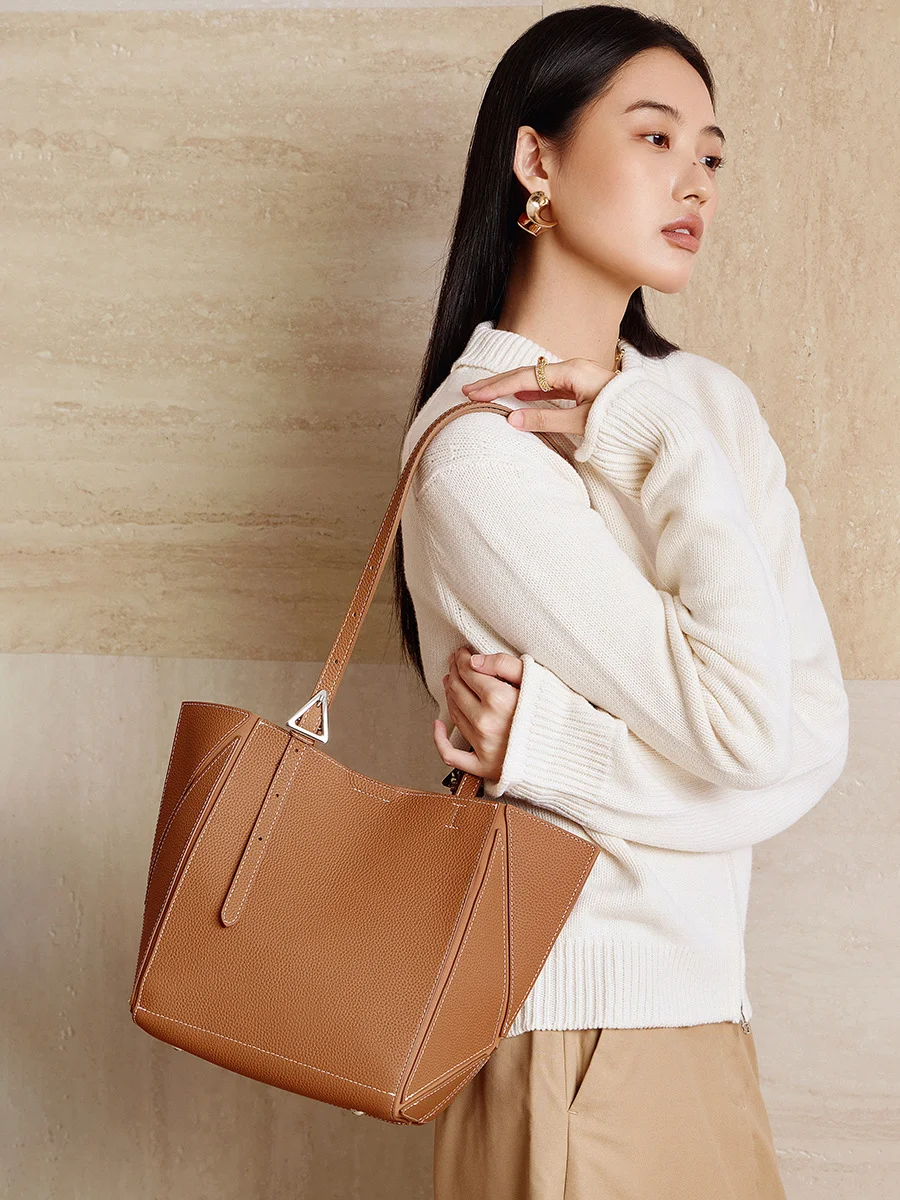 

Autumn Winter Trend Head Layer Cowhide Large Capacity Tote Bag Genuine Leather Geometric Bag Adjustable Single Shoulder Bag