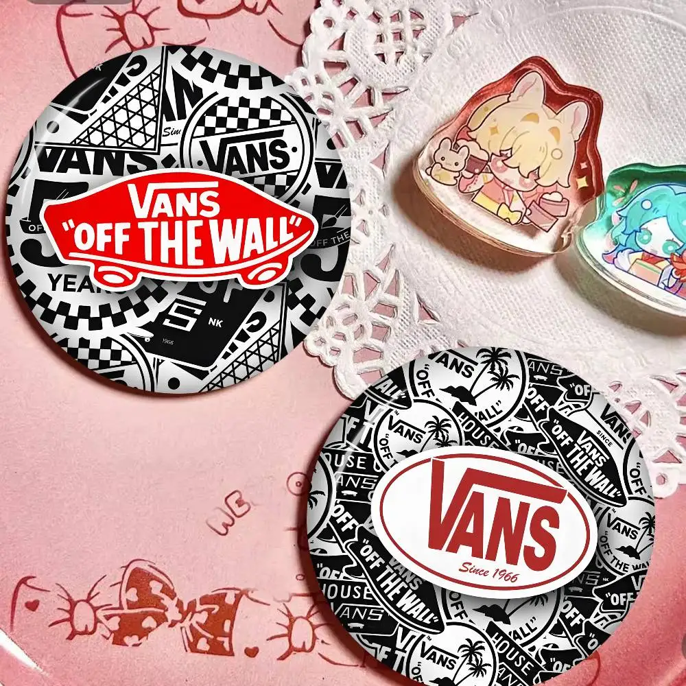 Classic Logo V-VanS Creative Pins Funny Round Snap-in Brooch Badge Backpack Hat Accessories Jewelry Gifts for Friend