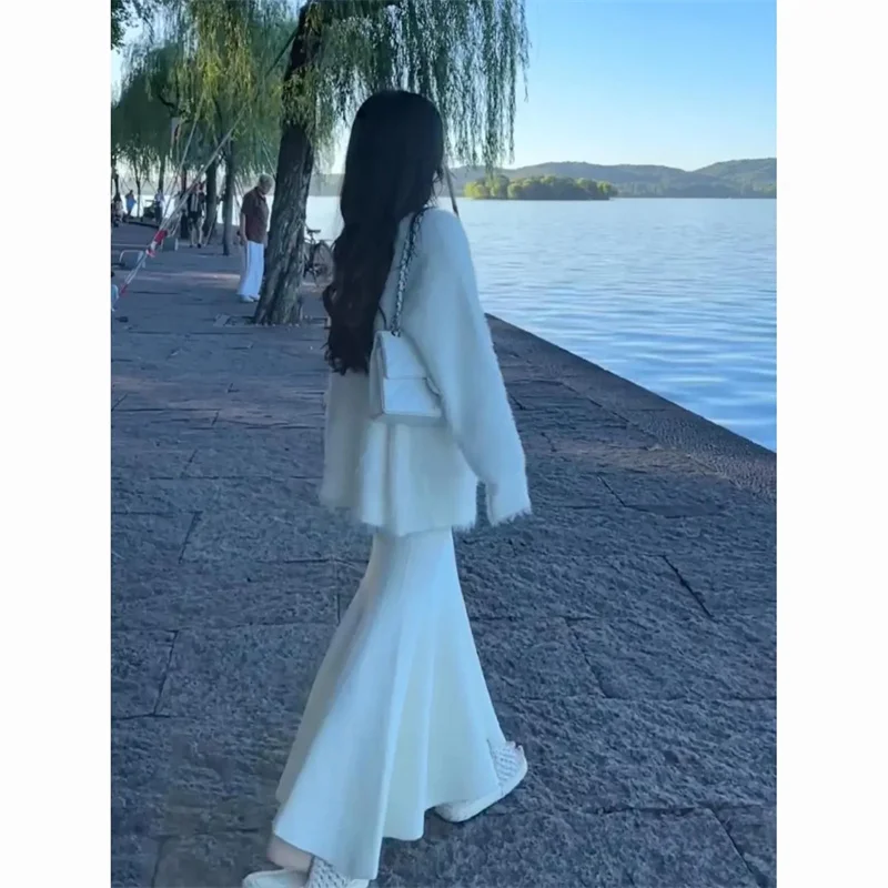 2025 ใหม่สีขาว faux Mink FUR เสื้อสเวตเตอร์ถัก,สไตล์วิทยาลัยผู้หญิงฤดูใบไม้ผลิและฤดูใบไม้ร่วงขี้เกียจหลวม V คอถักเสื้อ