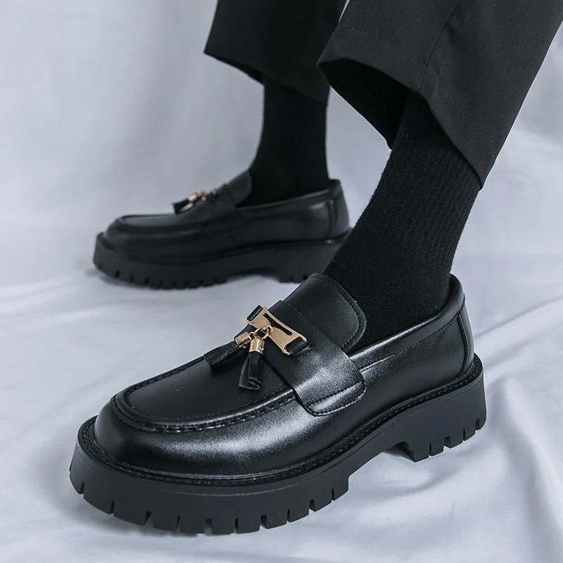 Designer Mens Chunky Loafers Patent Leather Slip on Tassel Metal Decoration Preppy Style Platform Business Casual Shoes Big Size