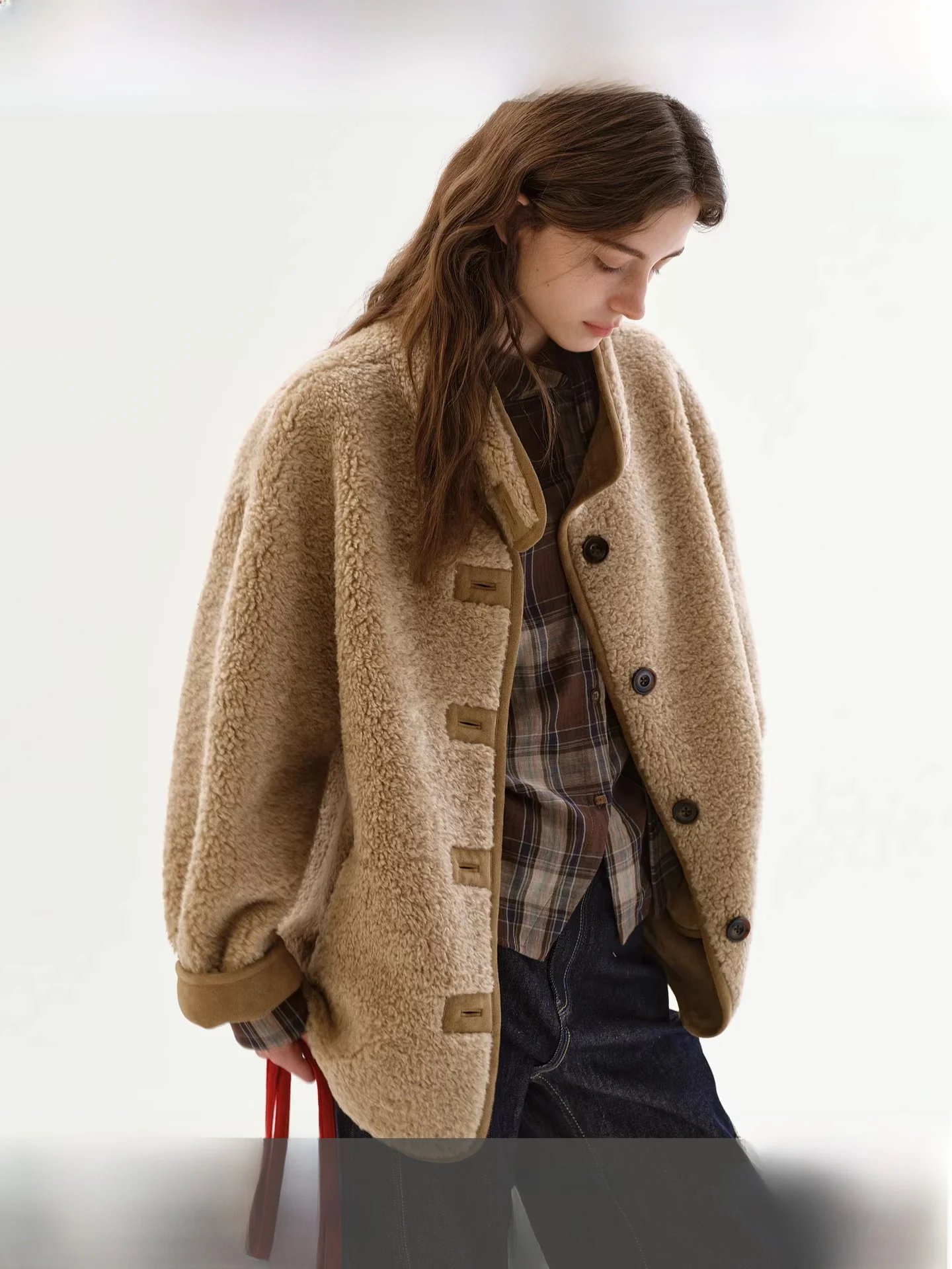 

Женская куртка Fano Retro 2025: новая зимняя модель, универсальная, стильная, с воротником-стойкой, из кожи и меха, свободного кроя, удлиненная...