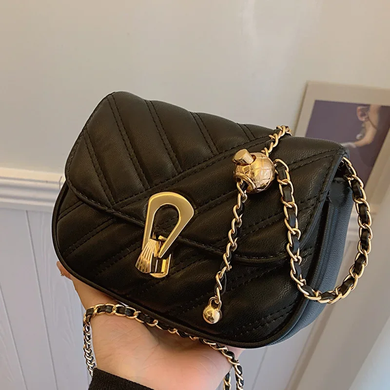 

2025 Early Spring New Popular Chain Women's Bag Fashion Simple Leisure Small Square Bag Crossbody Bag