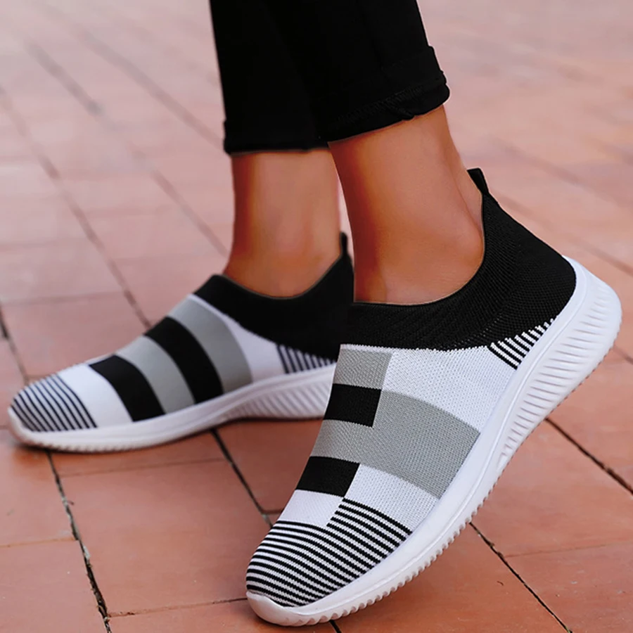 2024 New Women's Sneakers Fashion Casual Shoes Flat Outdoor Sneakers Women Slip On Breathable Ladies Vulcanize Shoes Shoes Women