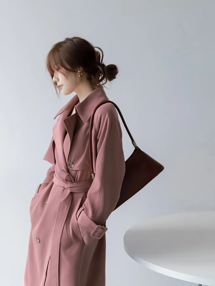 

Пальто MZOMXO Commuter Sle классического силуэта с зауженной талией, отложным воротником, длинными рукавами, средней длины, прямого кроя.