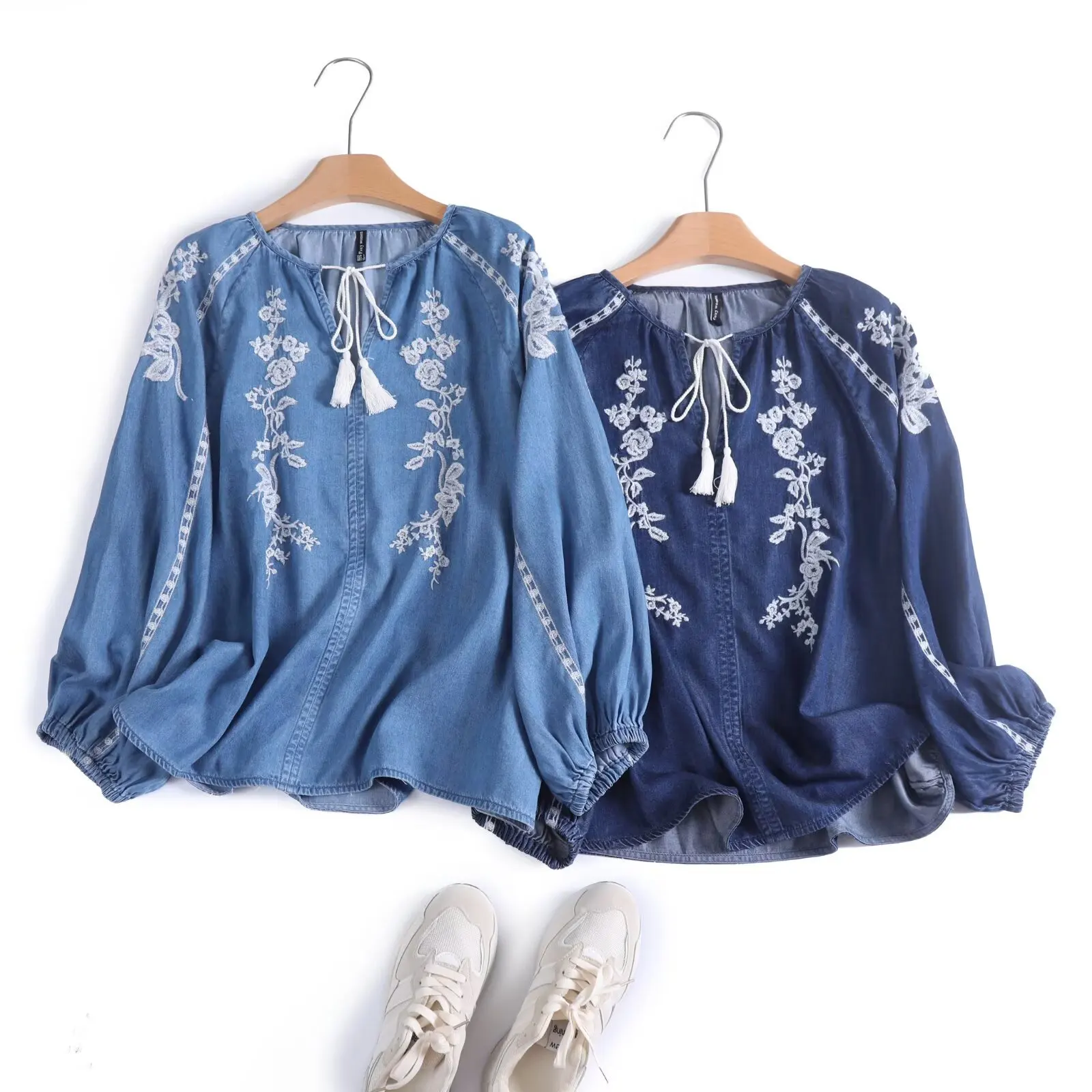 Frauen Denim Bluse Top Blume Stickerei Laterne Hülse Runde Kragen Spitze Up Quasten Vintage Shirt Tops 2025, Herbst Streetwear