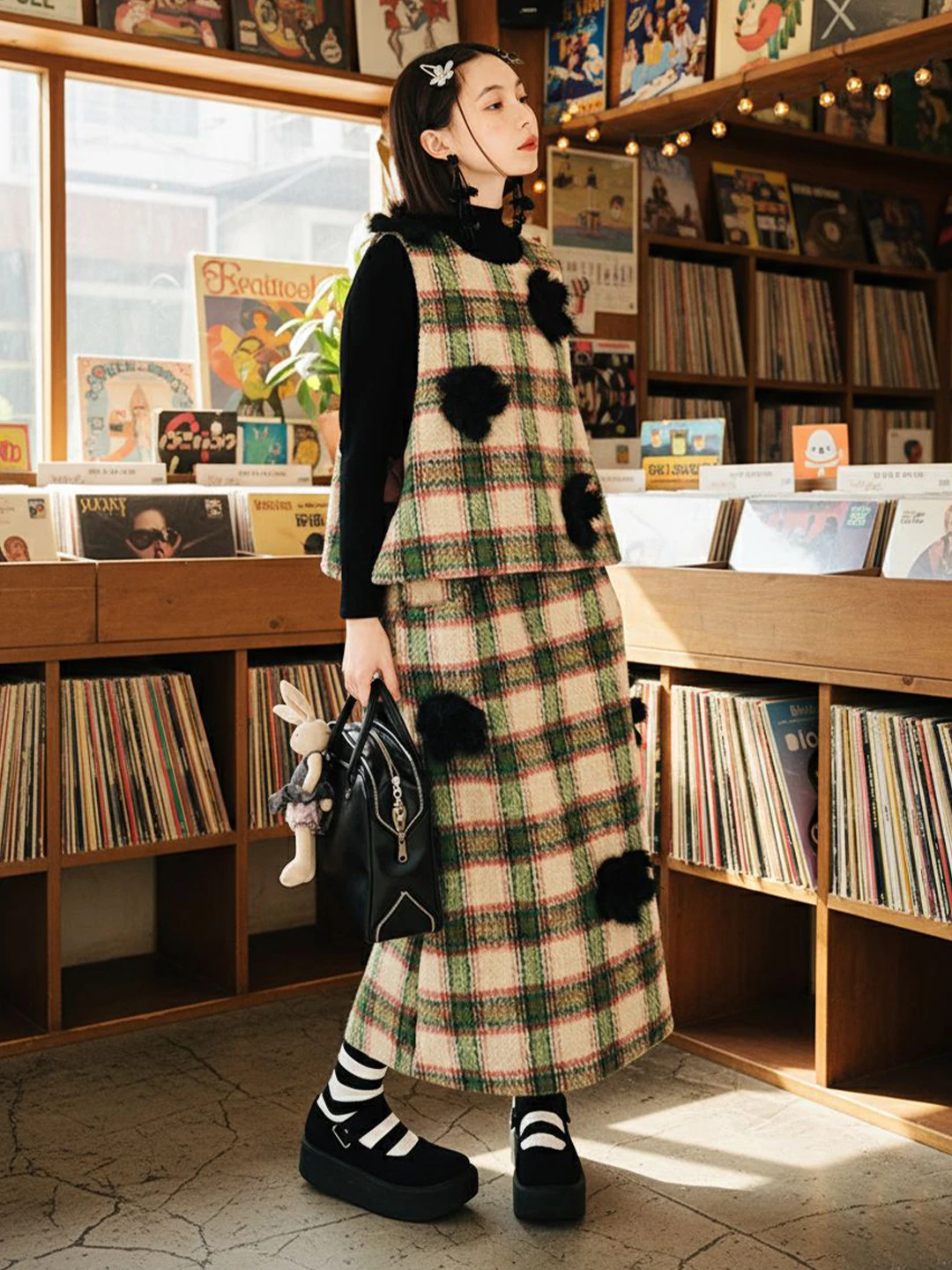Клетчатый жилет с плюшевыми цветочными украшениями в стиле ретро и игривый, который должен быть для укладки осенью 223879