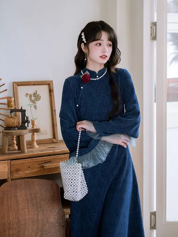 

Китайское ретро синее улучшенное платье Cheongsam с бархатом на осень-зиму 2025 года, винтажное восточное банкетное вечернее платье Qipao