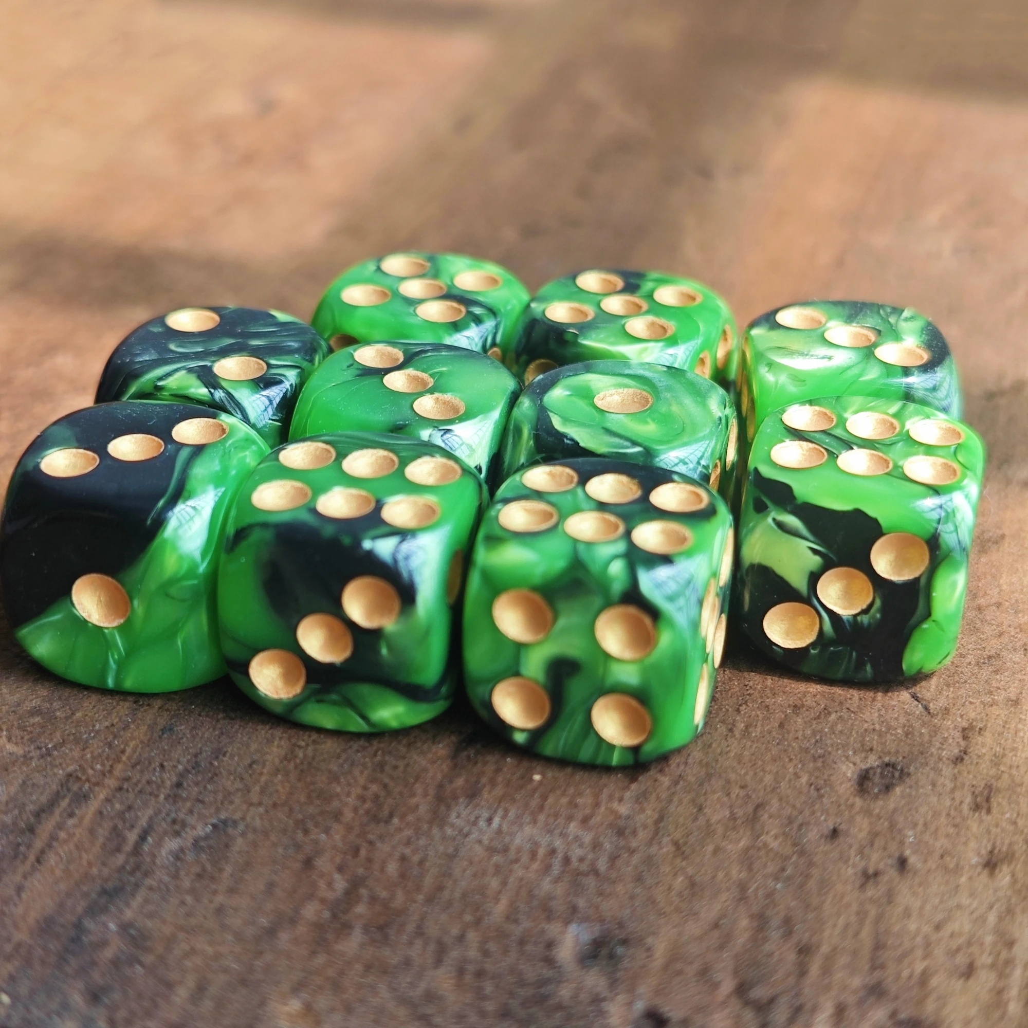 16MM 녹색 및 검정색 포인트 D6 주사위 세트 워해머 40K 던전 앤 드래곤 보드 게임